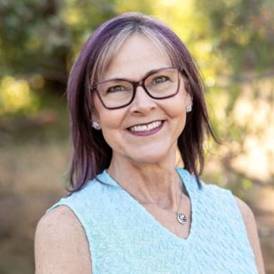 Image of Elena Connelly