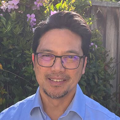 Image of Oliver Flores